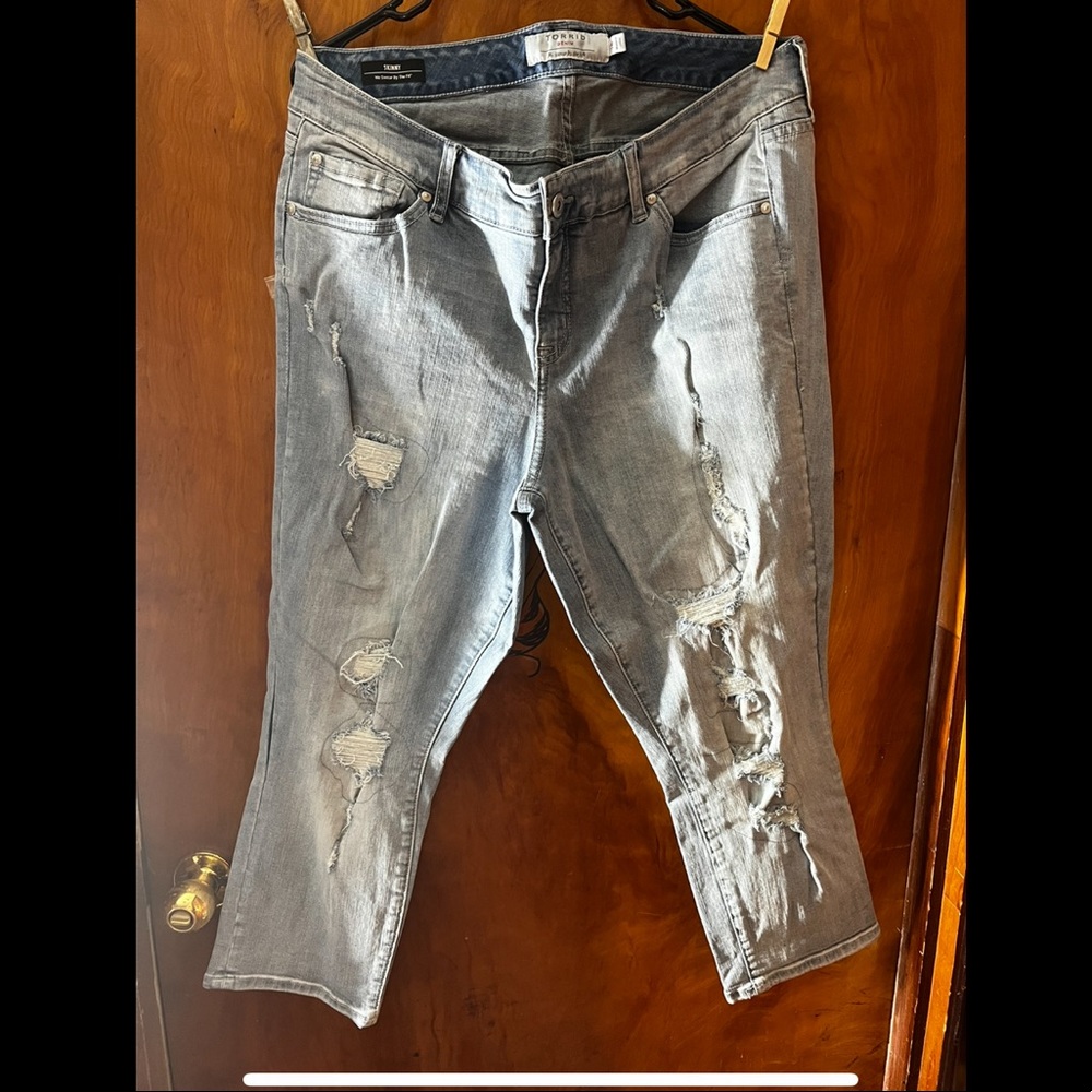 Torrid 16 cropped jeans
